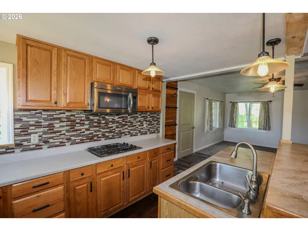 $299,900 | 411 Southeast Wells Road, Oakland, OR 97462