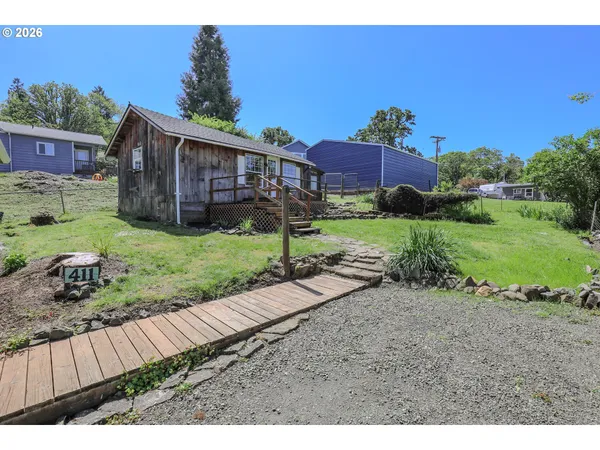 $299,900 | 411 Southeast Wells Road, Oakland, OR 97462