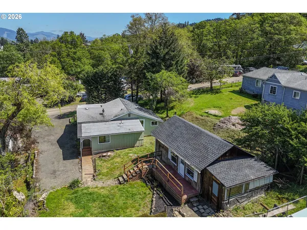 $299,900 | 411 Southeast Wells Road, Oakland, OR 97462