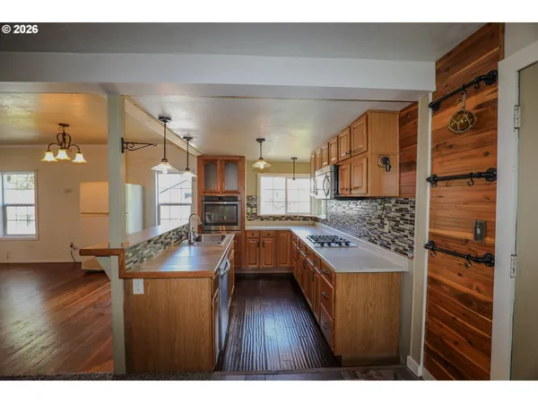 $299,900 | 411 Southeast Wells Road, Oakland, OR 97462