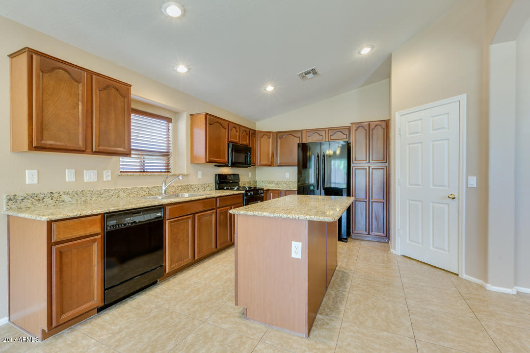 1245 West Gascon Road San Tan Valley, AZ 85143 - Photo 15 of 45 Kitchen
