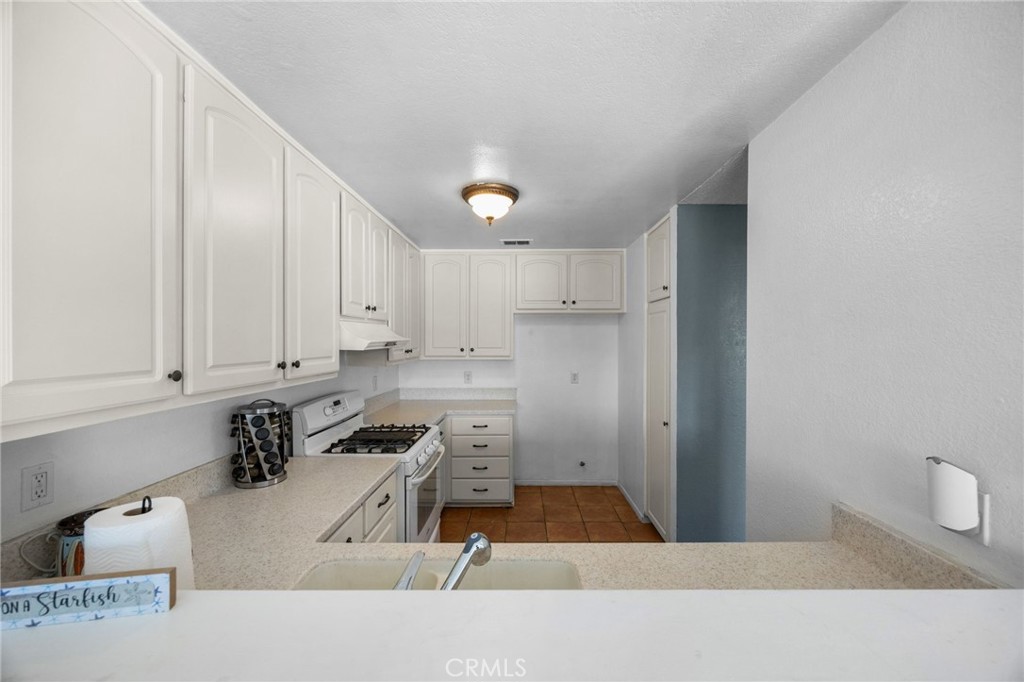 931 South Sutter Creek Road Anaheim, CA 92804 - Photo 12 of 36