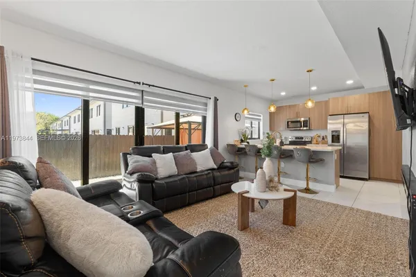 $1,750 | 206 Northwest 11th Court, Unit 206, Florida City, FL 33034