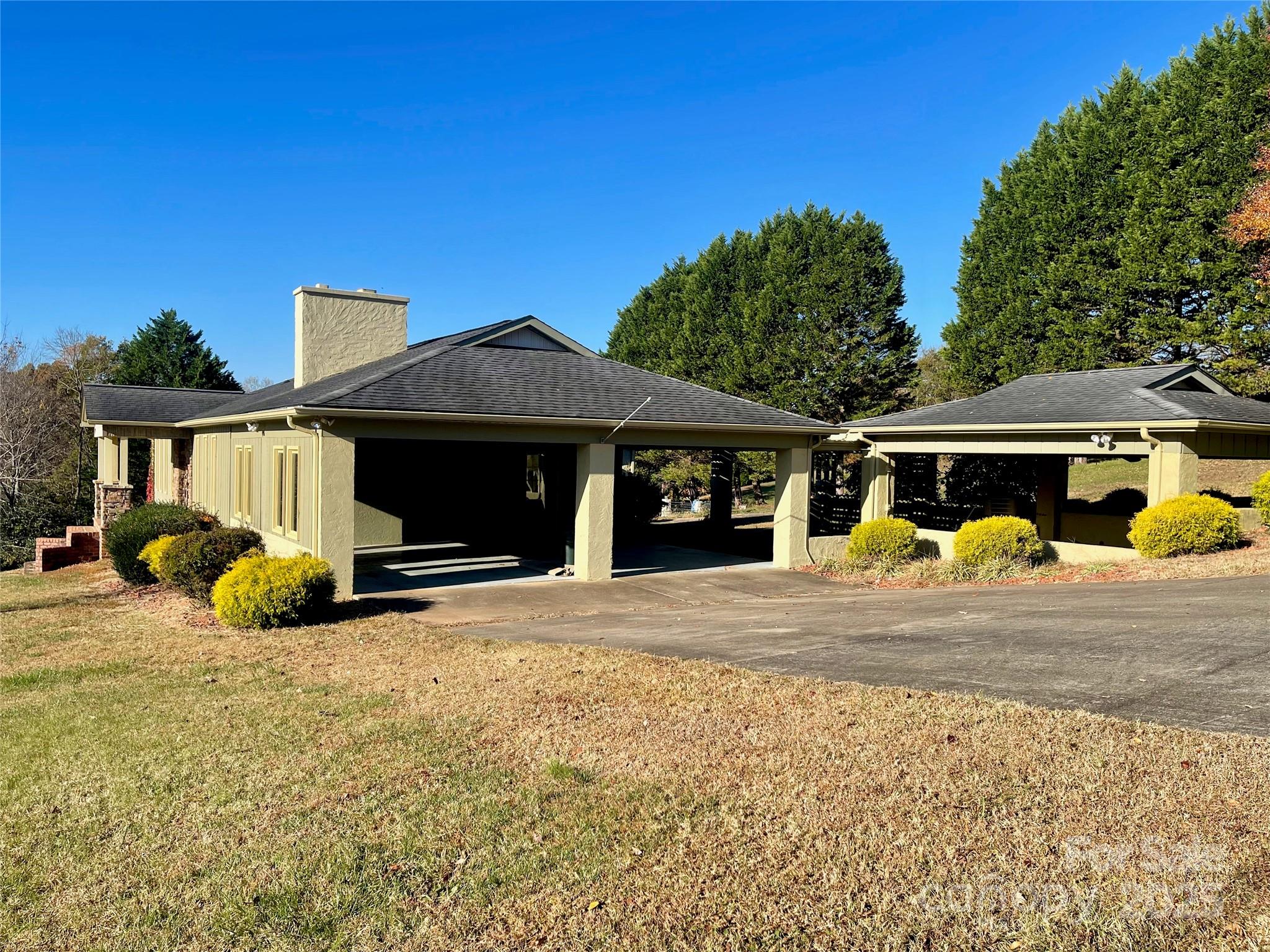 5232 Wolfe Road Hickory, NC 28601 - Photo 2 of 47