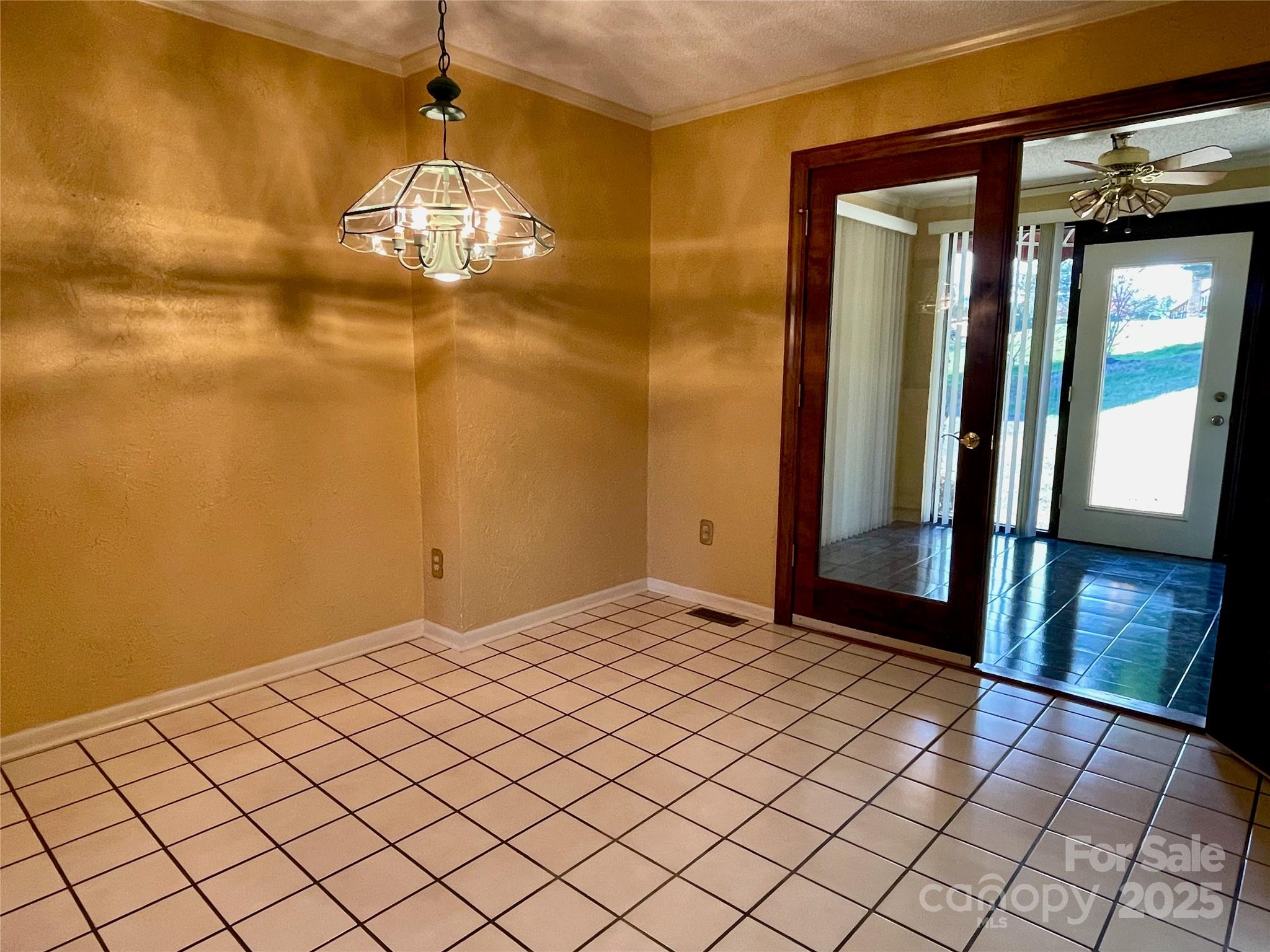 5232 Wolfe Road Hickory, NC 28601 - Photo 10 of 47