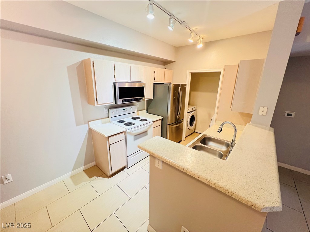 231 West Horizon Ridge Parkway, Unit 317 Henderson, NV 89012 - Photo 12 of 30