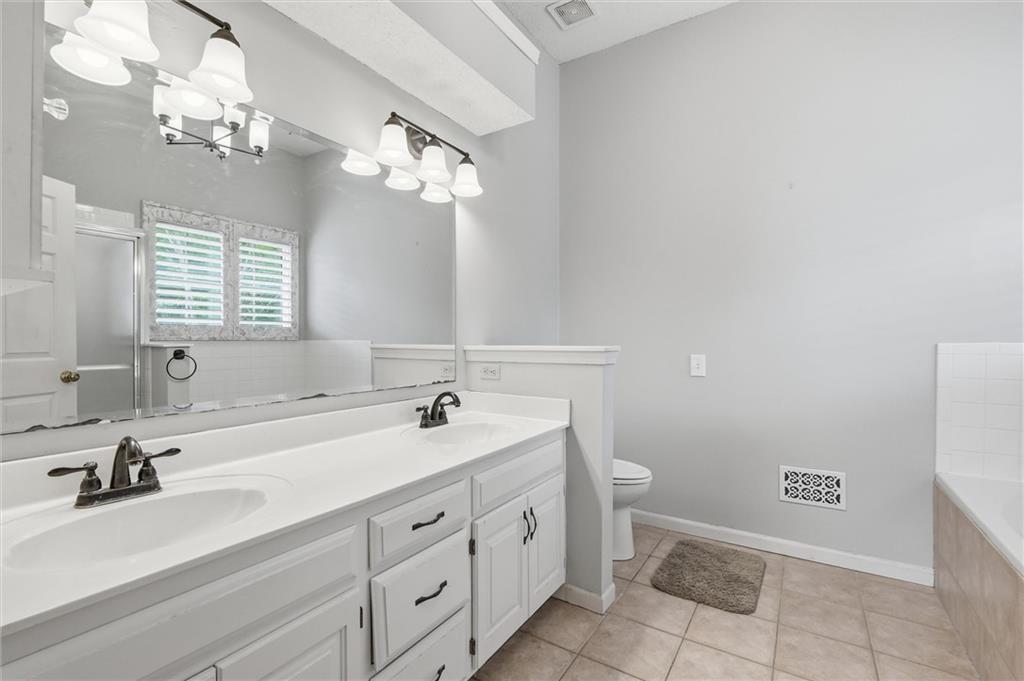 15358 Riley Street Overland Park, KS 66223 - Photo 17 of 47