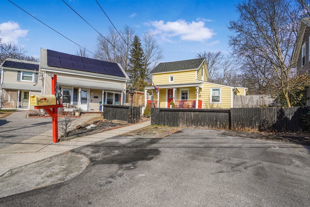 57 Washington Avenue Riverside, RI 02915 - Photo 3 of 39 Gallery Image 3