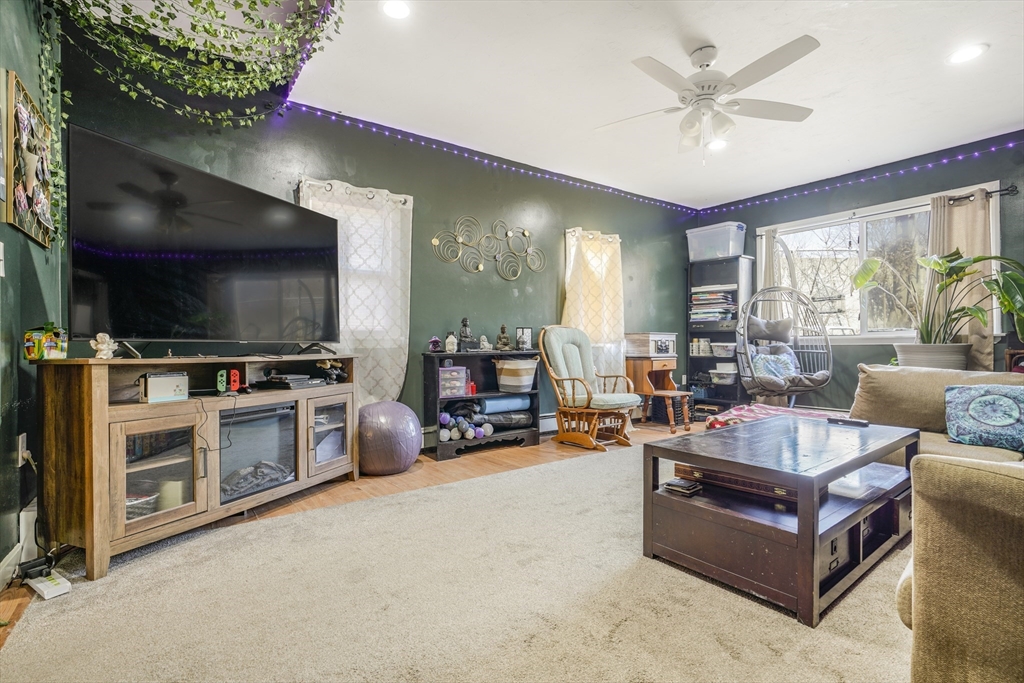 57 Washington Avenue Riverside, RI 02915 - Photo 4 of 39 Gallery Image 4