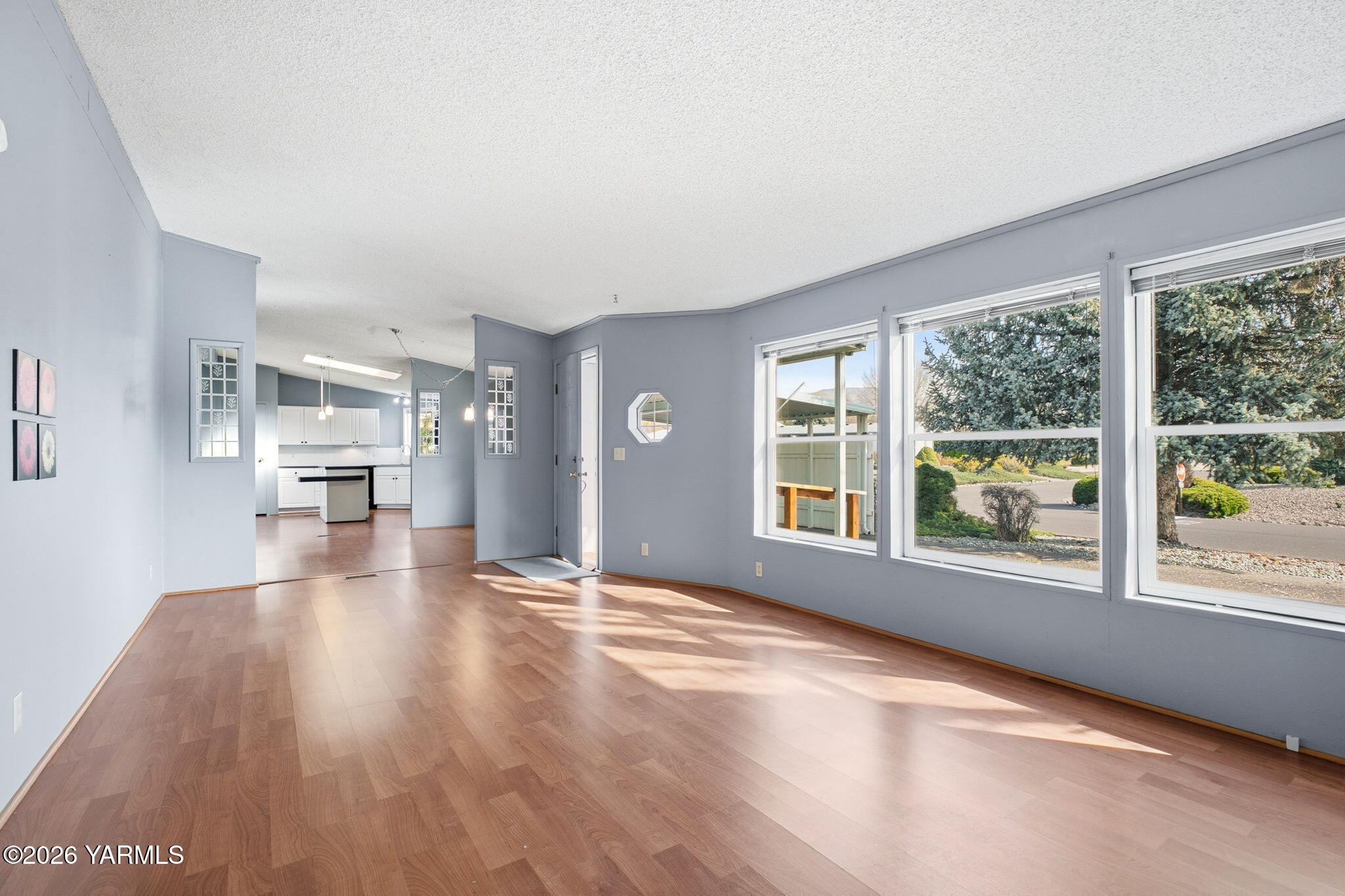 3701 Gun Club Road, Unit 68 Yakima, WA 98901 - Photo 11 of 25 Living Room