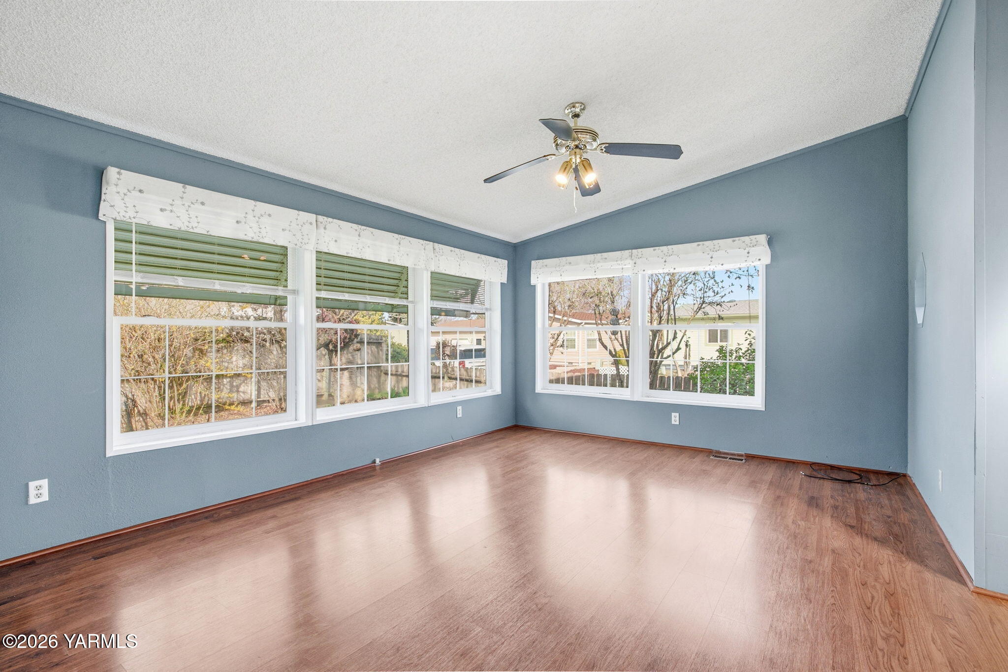 3701 Gun Club Road, Unit 68 Yakima, WA 98901 - Photo 18 of 25 2nd Living Space