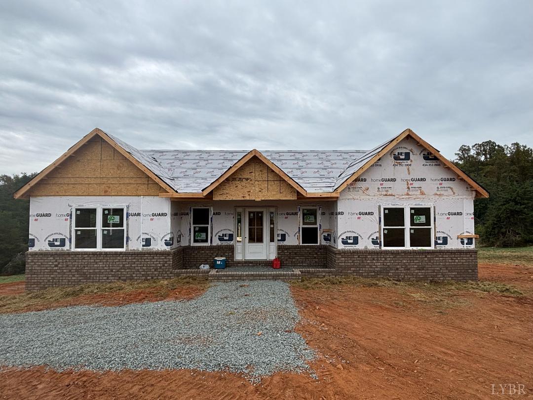 600 Stratford Road Concord, VA 24538 - Photo 2 of 15 front view of house with a yard
