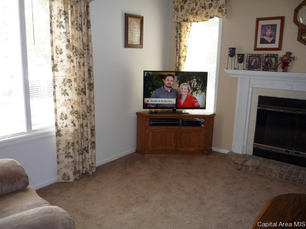 1160 Willowbrook Lane Springfield, IL 62711 - Photo 3 of 17 Gallery Image 3