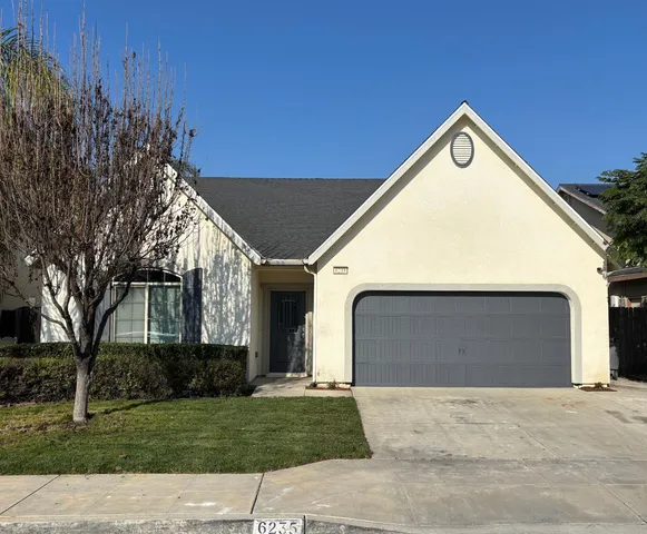 $449,500 | 6235 East Pontiac Way, Fresno, CA 93727