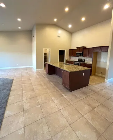 $449,500 | 6235 East Pontiac Way, Fresno, CA 93727