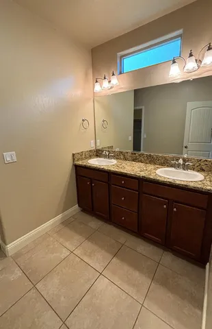 $449,500 | 6235 East Pontiac Way, Fresno, CA 93727