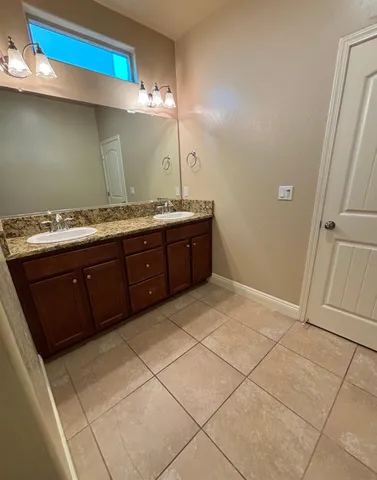 $449,500 | 6235 East Pontiac Way, Fresno, CA 93727