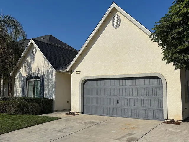$449,500 | 6235 East Pontiac Way, Fresno, CA 93727