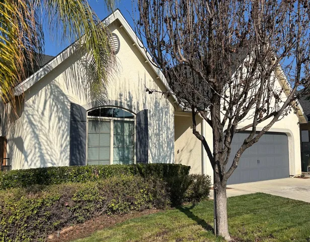 $449,500 | 6235 East Pontiac Way, Fresno, CA 93727