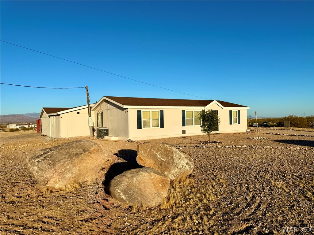 1694 Elgin Road Golden Valley, AZ 86413 - Photo 2 of 37