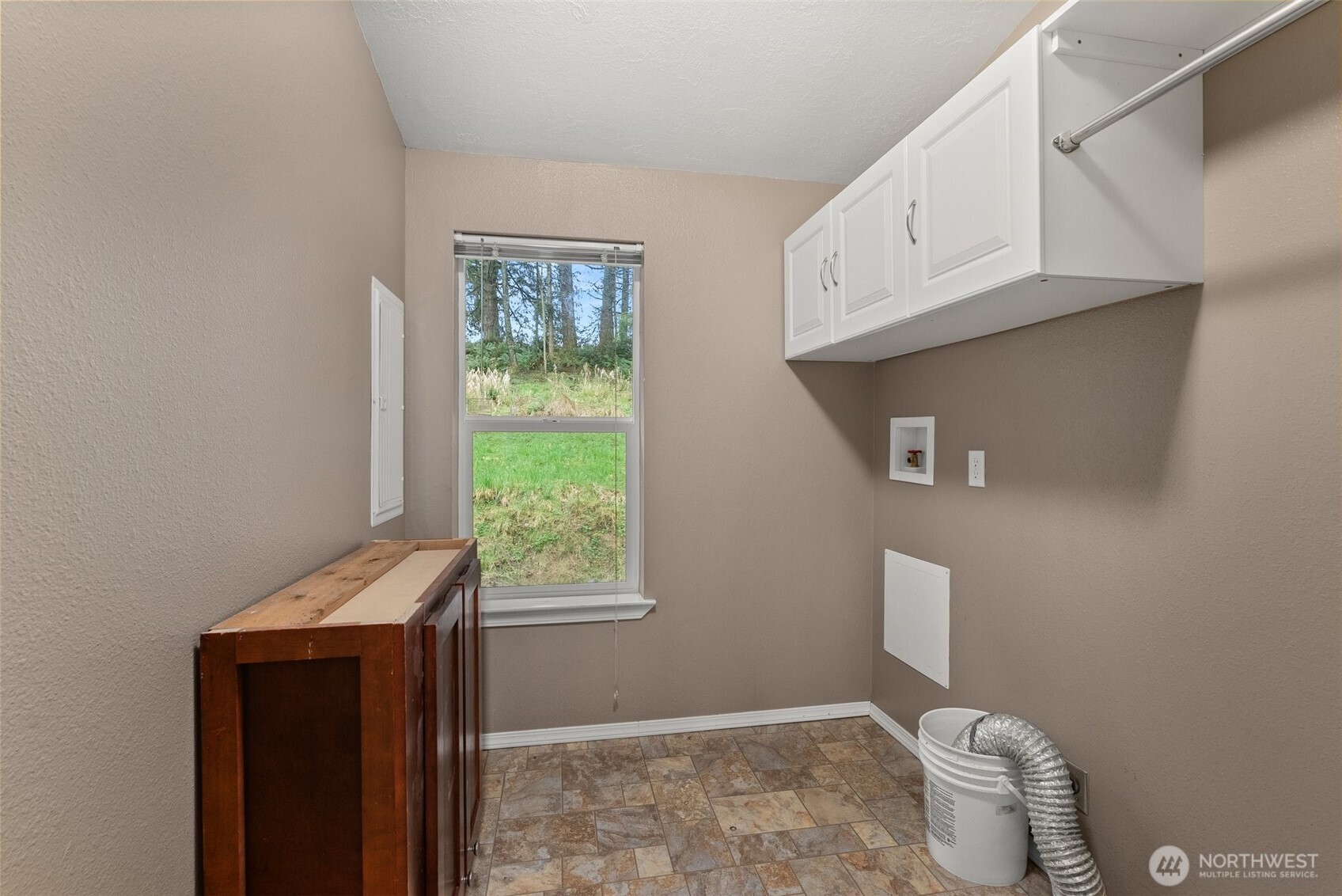 126 Burchett Road Onalaska, WA 98570 - Photo 20 of 36 a view of an empty room with a window
