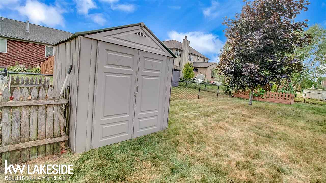 51665 Rivard Road New Baltimore, MI 48047 - Photo 32 of 36 31390914-31.JPG