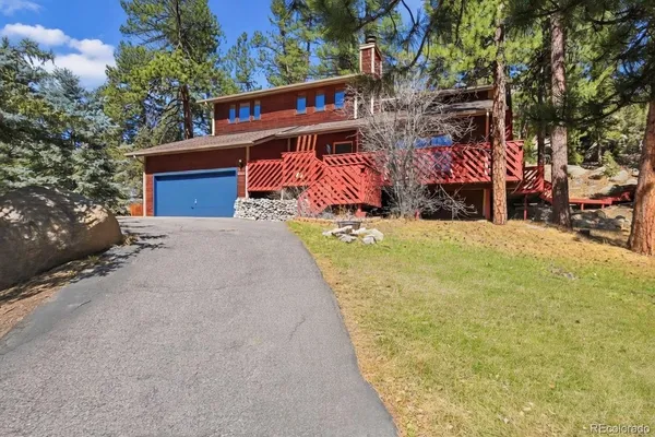 a outdoor view of house with outdoor seating