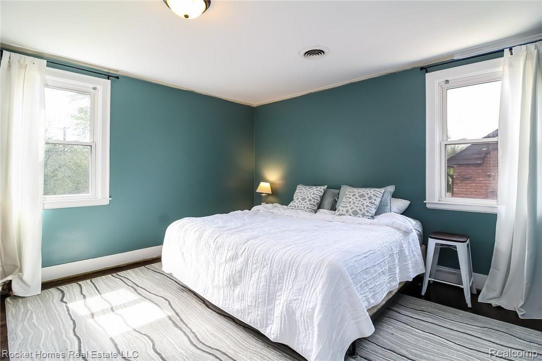 907 Fisher Road Grosse Pointe, MI 48230 - Photo 11 of 19 015-Bedroom-4098320-medium.jpg