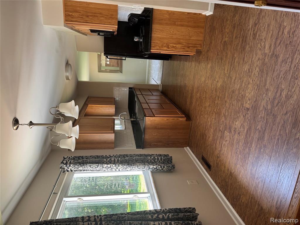 2434 East Cook Road Grand Blanc, MI 48439 - Photo 7 of 27