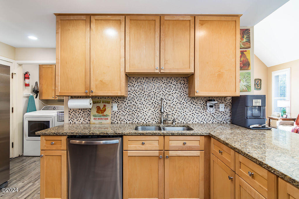 230 Southwest 61 Street Newport, OR 97366 - Photo 12 of 43 230SW61stSt-web-12