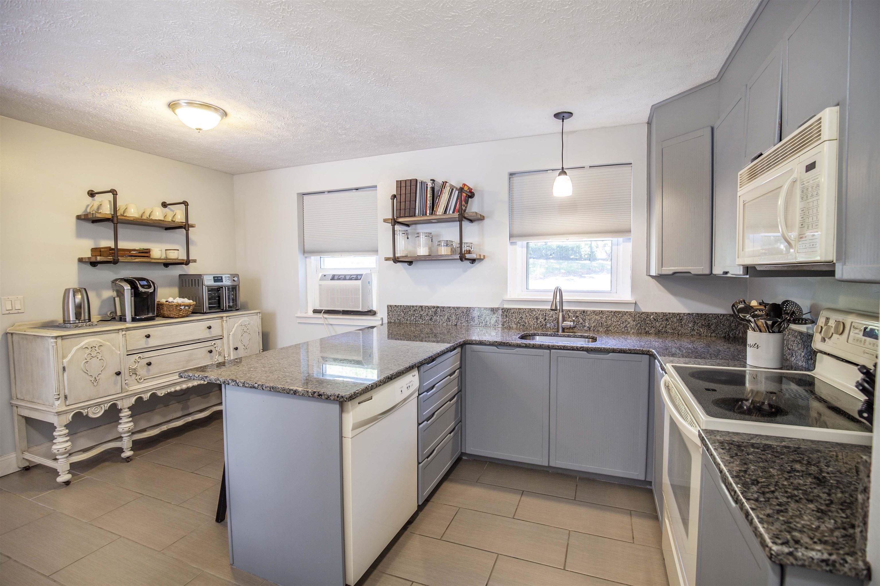 10 Blackberry Road, Unit L Derry, NH 03038 - Photo 7 of 33