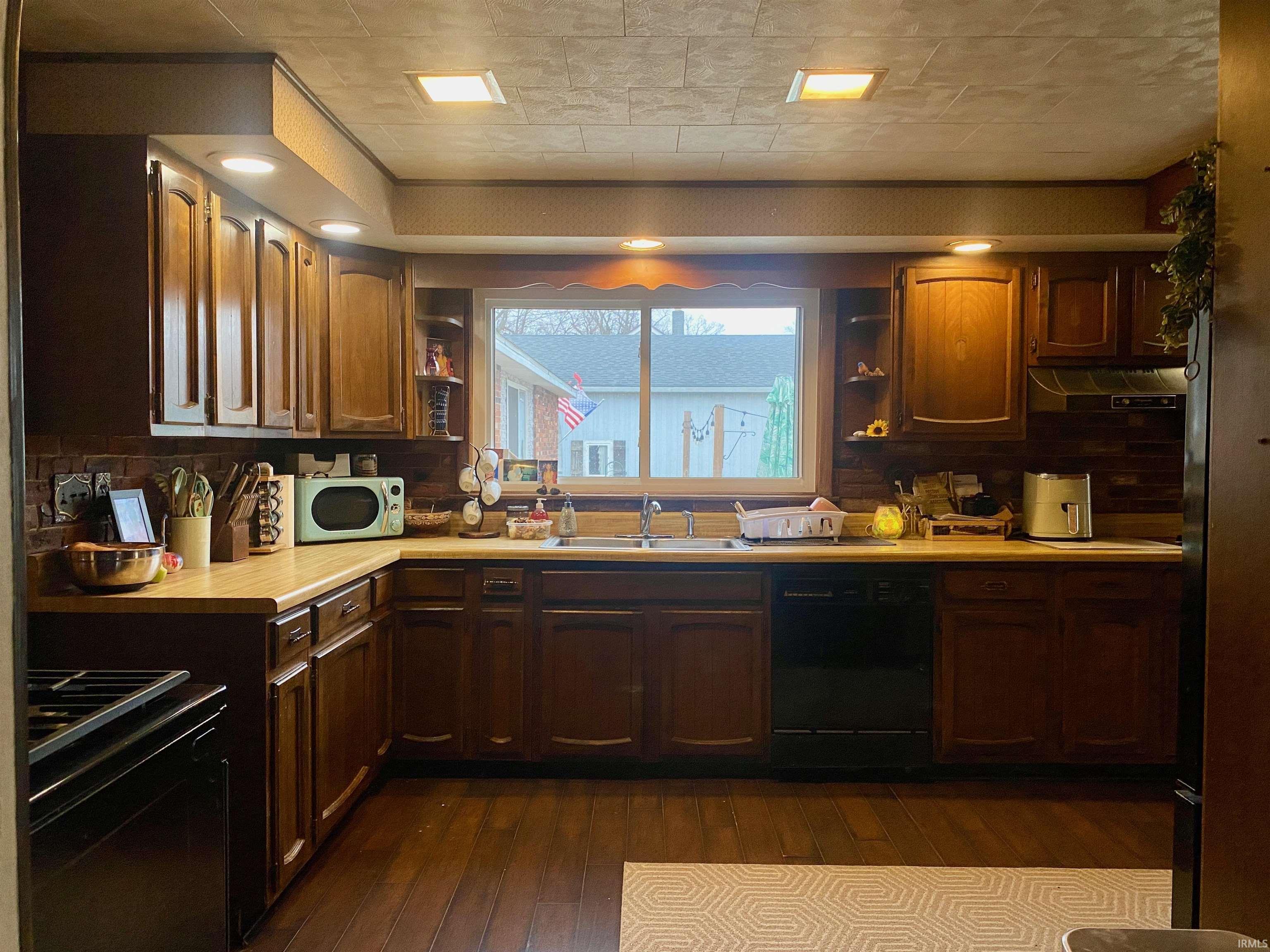 113 Division Street Hamlet, IN 46532 - Photo 5 of 11