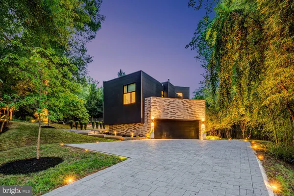 $3,099,000 | 7815 Old Falls Road, McLean, VA 22102