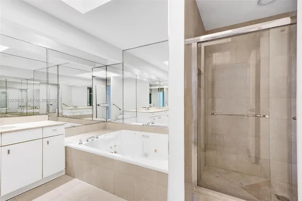 $16,500 | 10101 Collins Avenue, Unit 17A, Bal Harbour, FL 33154