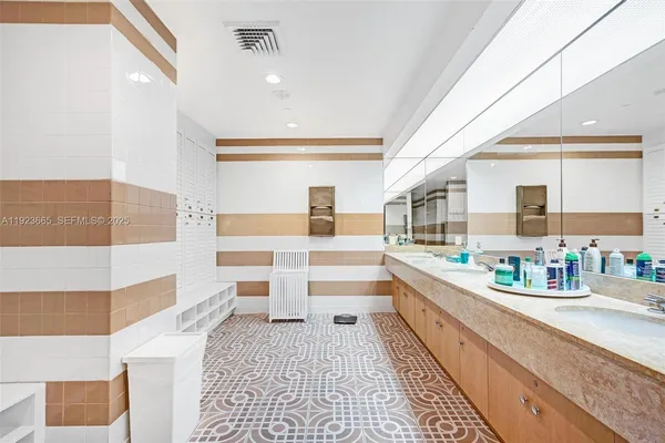 $16,500 | 10101 Collins Avenue, Unit 17A, Bal Harbour, FL 33154