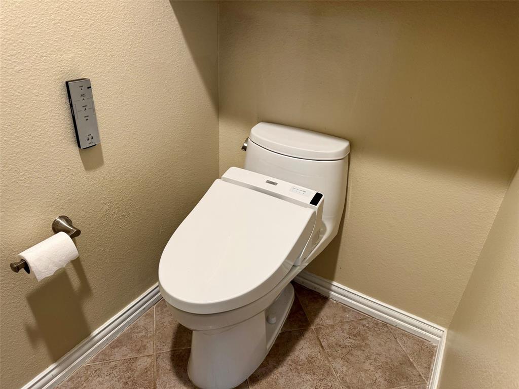 2524 Preston Road, Unit 1205 Plano, TX 75093 - Photo 22 of 25 Toto Washlet Bidet