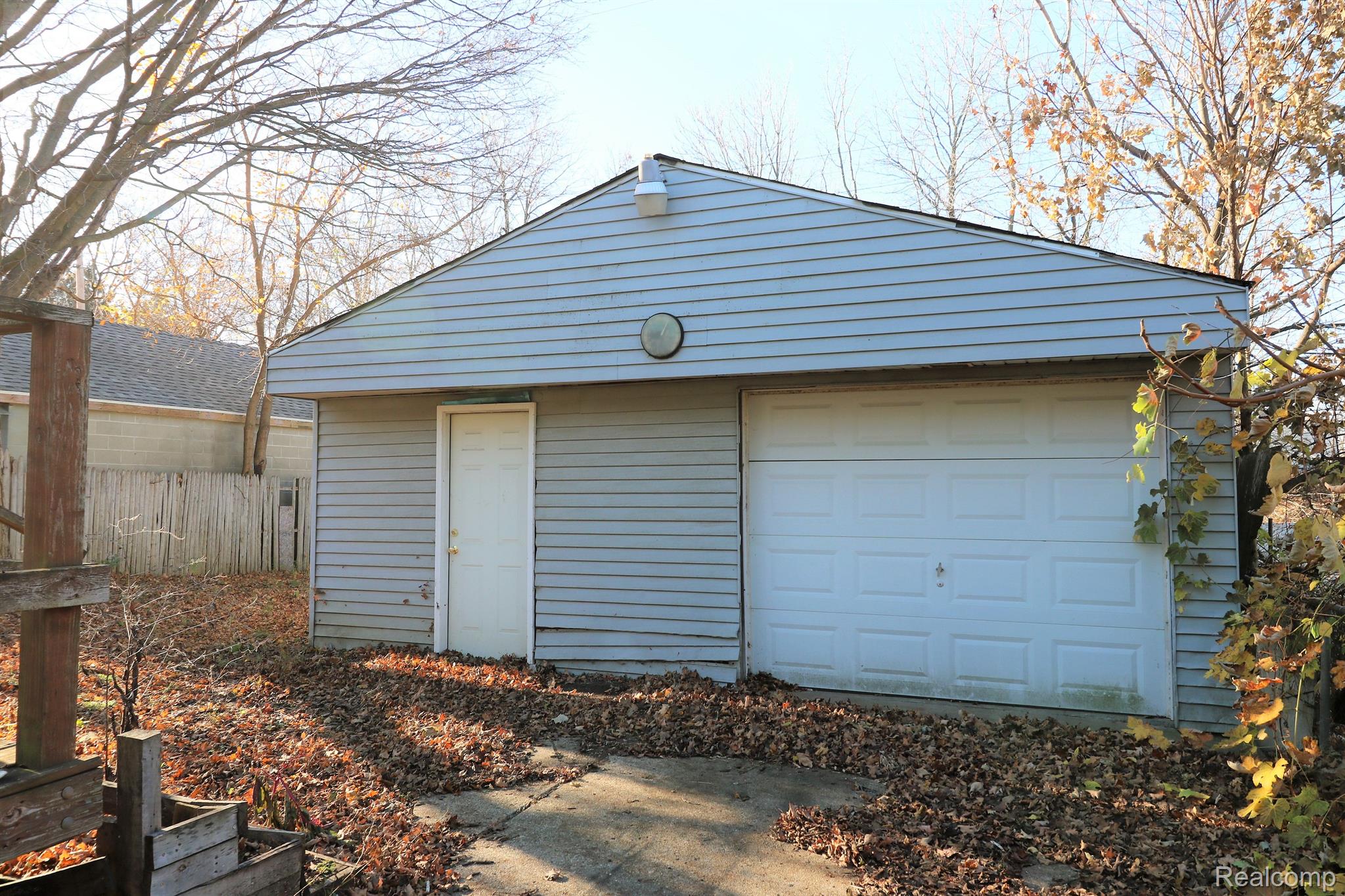4306 Red Arrow Road Flint, MI 48507 - Photo 3 of 12 Gallery Image 3