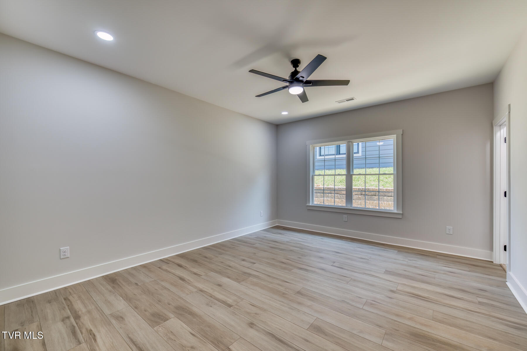 79 Slonaker Circle Jonesborough, TN 37659 - Photo 14 of 25 79 Slonaker Cir-34