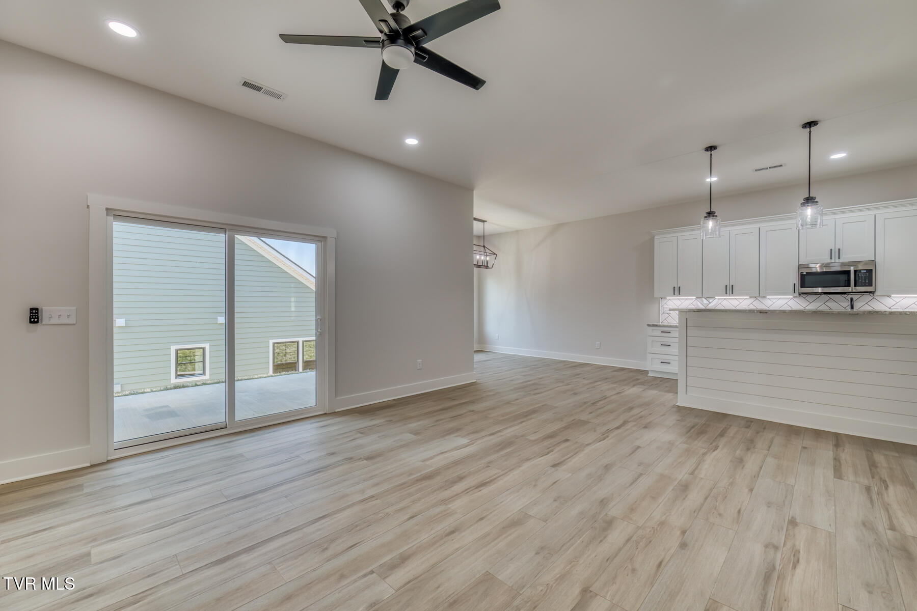 79 Slonaker Circle Jonesborough, TN 37659 - Photo 5 of 25 79 Slonaker Cir-19