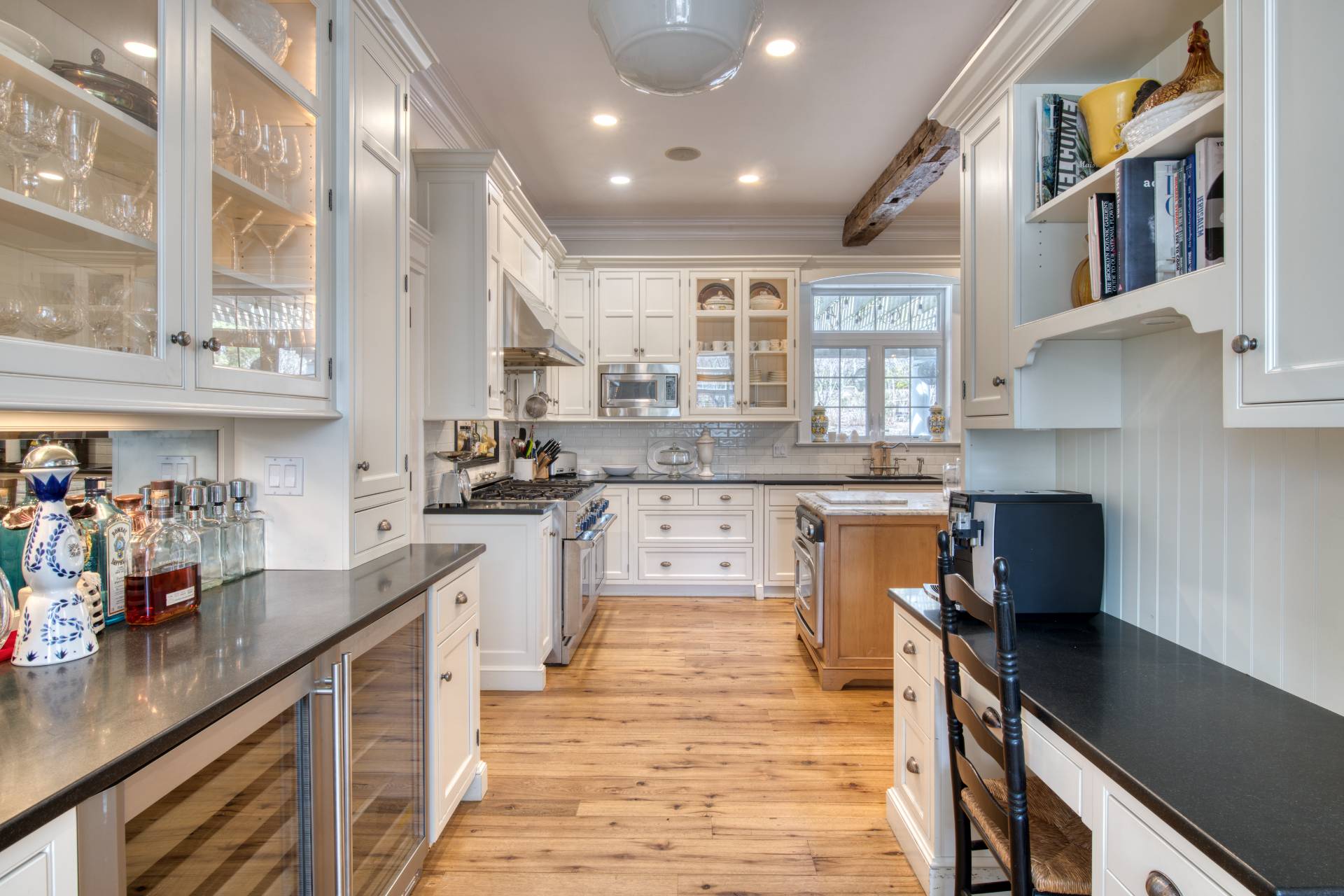 371 Rte 114 East Hampton, NY 11937 - Photo 8 of 33