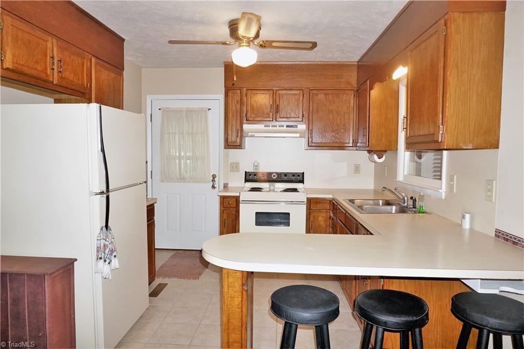 7246 Reynolda Road Pfafftown, NC 27040 - Photo 3 of 19 Gallery Image 3