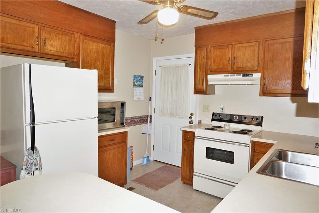 7246 Reynolda Road Pfafftown, NC 27040 - Photo 4 of 19 Gallery Image 4