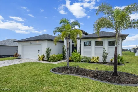 $600,000 | 1923 Southwest 8th Court, Cape Coral, FL 33991