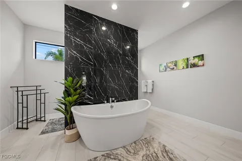 $600,000 | 1923 Southwest 8th Court, Cape Coral, FL 33991