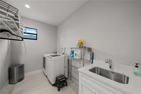 $600,000 | 1923 Southwest 8th Court, Cape Coral, FL 33991