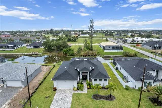 $600,000 | 1923 Southwest 8th Court, Cape Coral, FL 33991