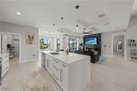 $600,000 | 1923 Southwest 8th Court, Cape Coral, FL 33991