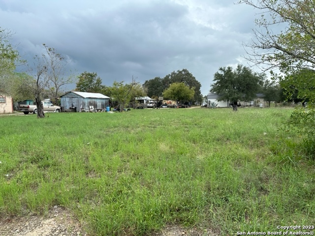 716 Trade Street Pleasanton, TX 78064 - Photo 4 of 8