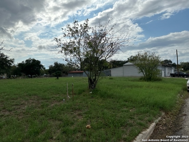 716 Trade Street Pleasanton, TX 78064 - Photo 8 of 8