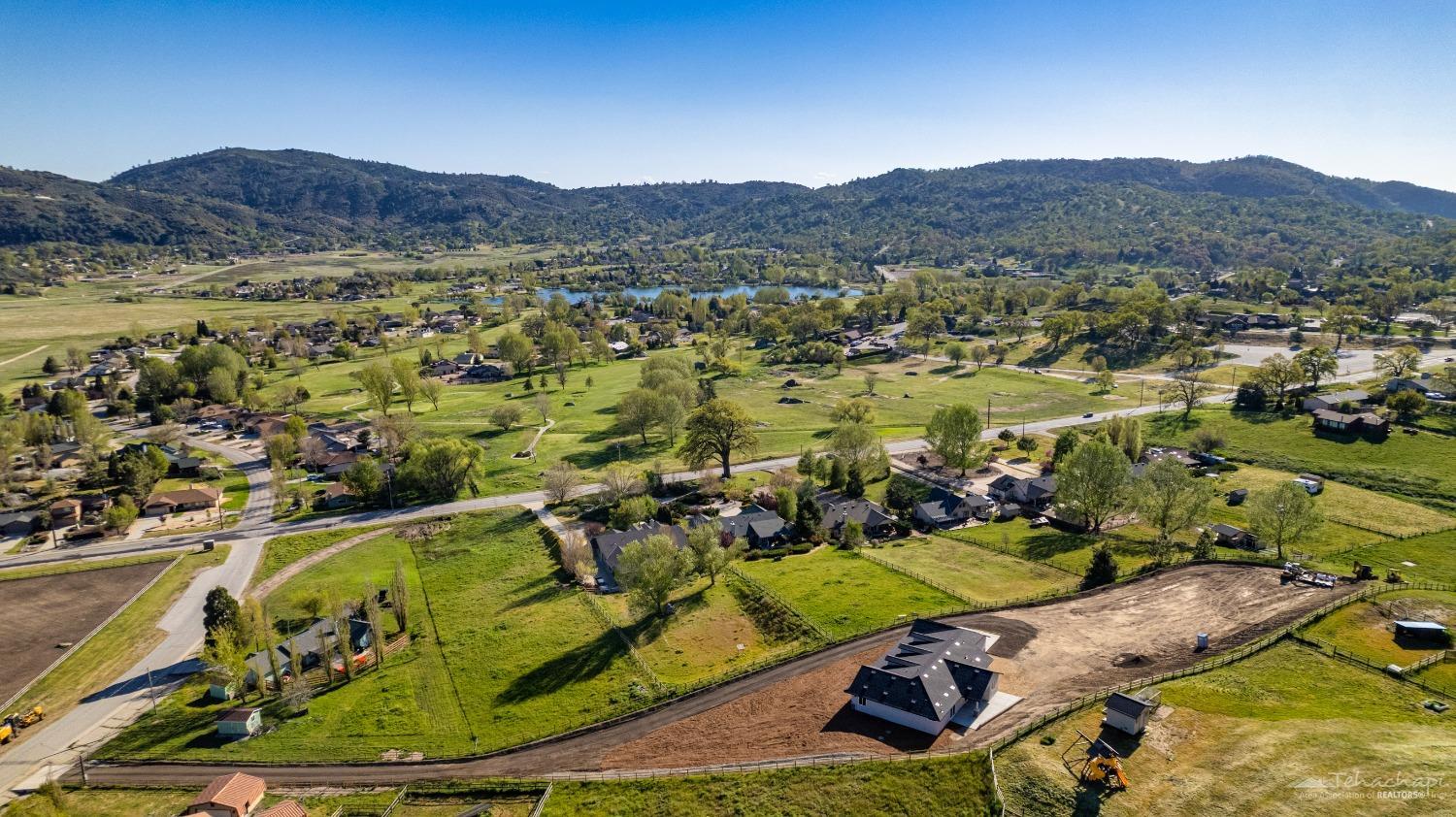 29181 Fawn Way Tehachapi, CA 93561 - Photo 8 of 41 Gallery Image 8